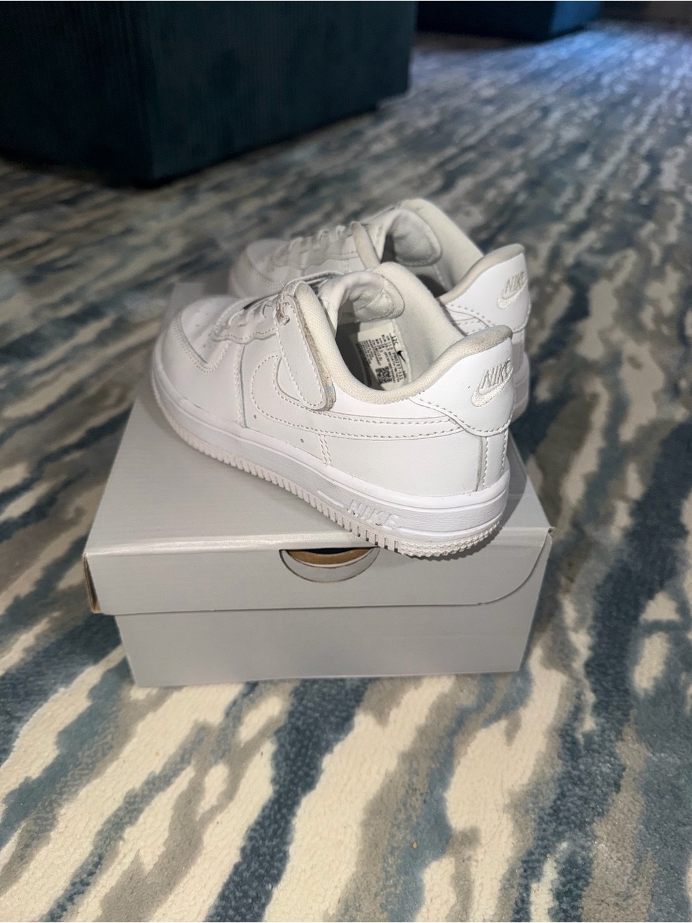 Nike Force 1 Low EasyOn (PS) – Size 12C - Picture 4 of 5